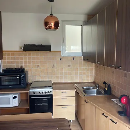 Experience Parking Free Apartment *