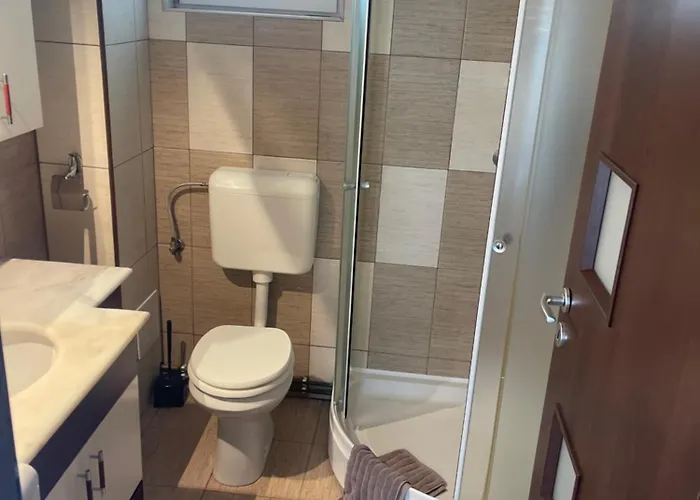 Experience Parking Free Apartment *