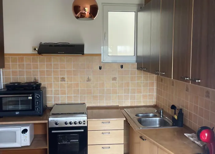 Experience Parking Free Apartment *